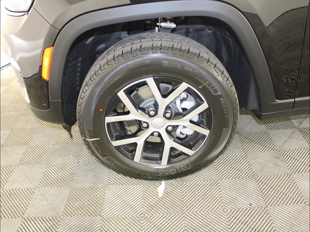 New 2025 Jeep Grand Cherokee Limited w/ Luxury Tech Group II RWD image 42