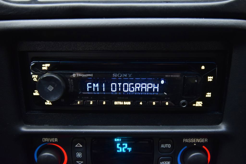 Used 2004 Chevrolet Corvette Coupe image 13