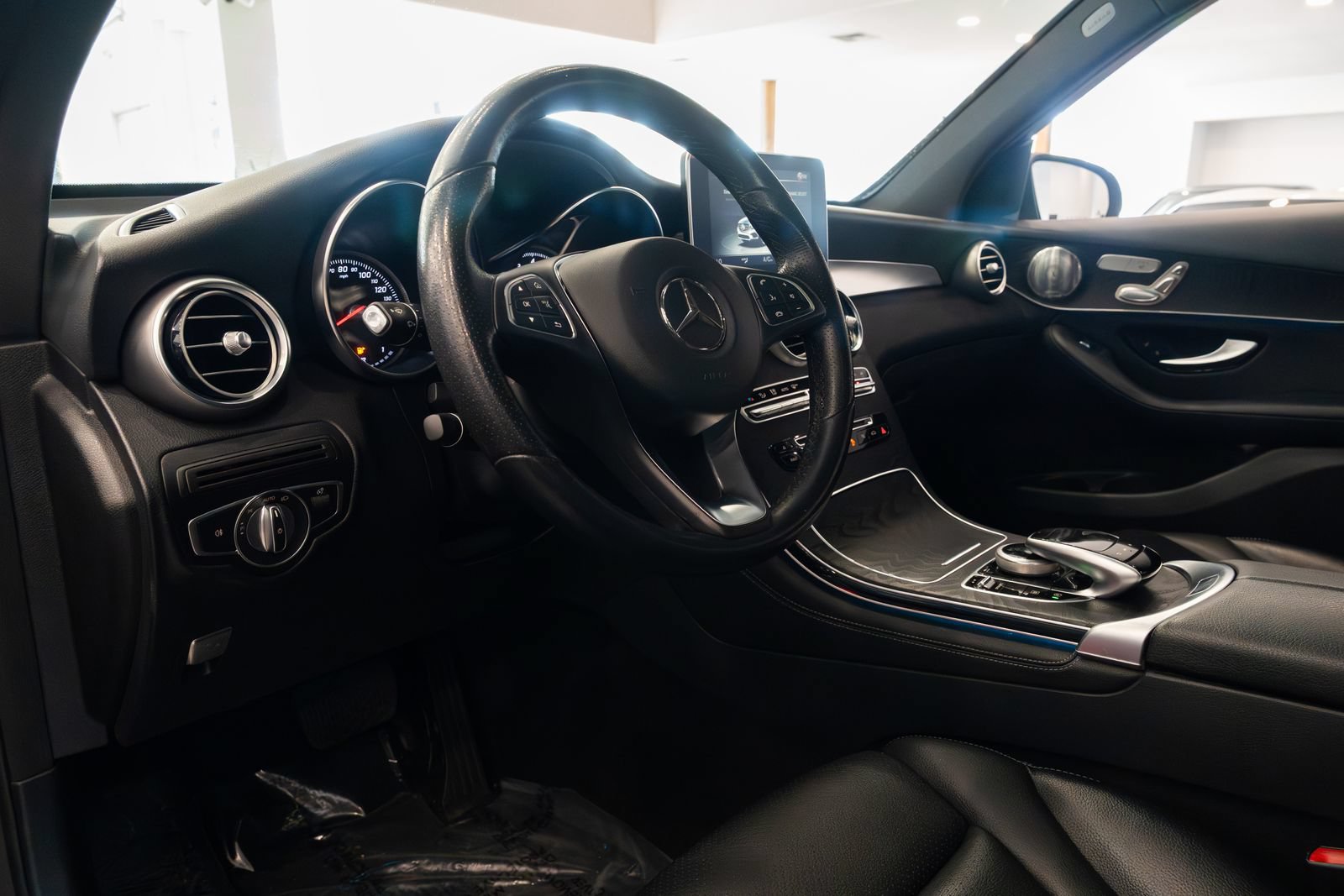 Used 2017 Mercedes-Benz GLC 300 4MATIC image 18