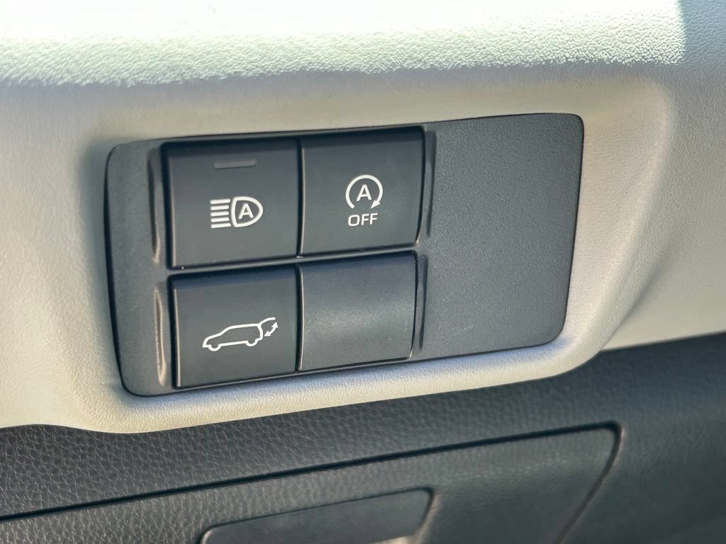 Used 2023 Toyota Highlander XLE FWD image 28