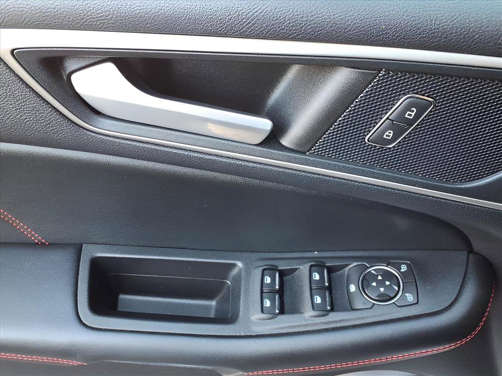 Used 2022 Ford Edge ST-Line w/ Class II Trailer Tow Package image 17