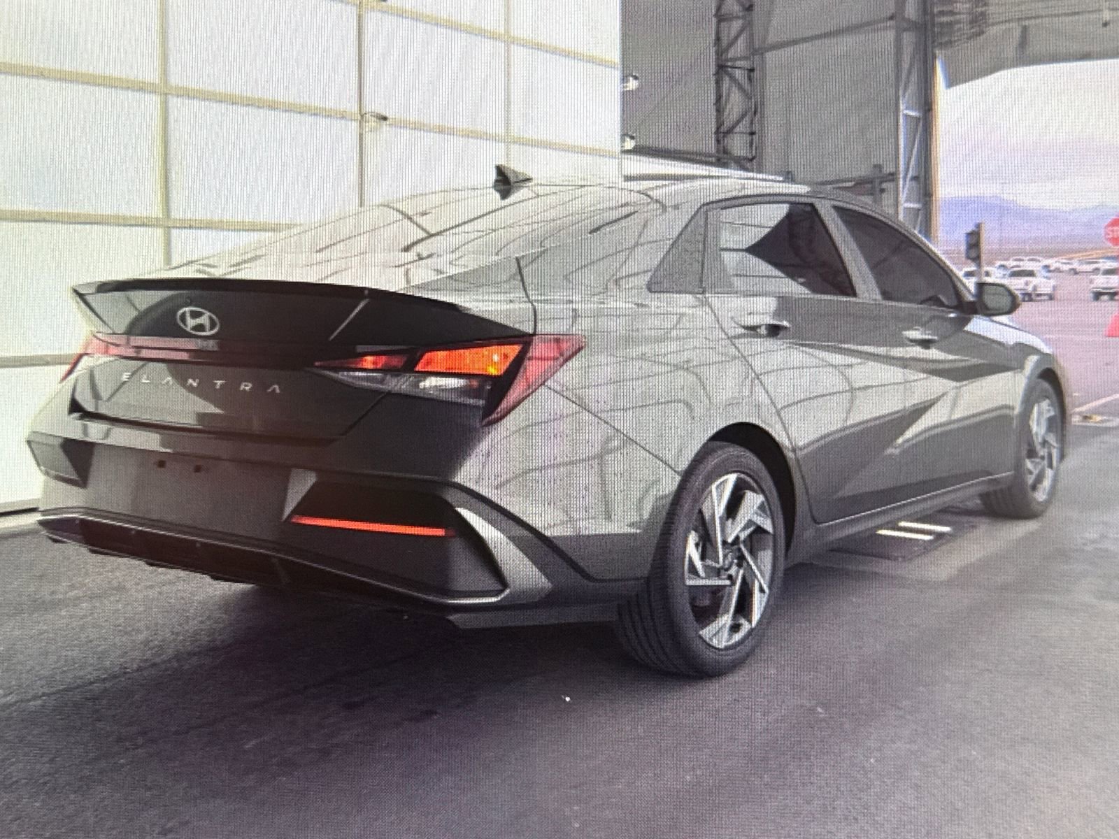 Used 2025 Hyundai Elantra Sport image 2