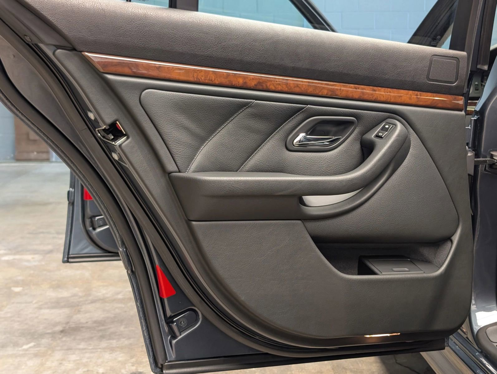 Used 2001 BMW 540i Sedan image 20