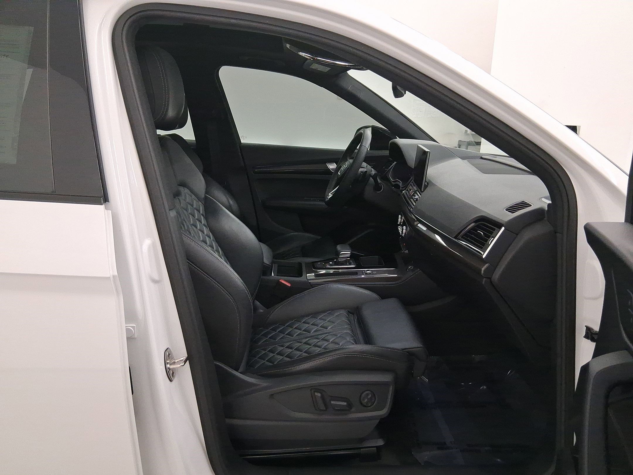 Used 2021 Audi SQ5 Prestige w/ Prestige Package image 33