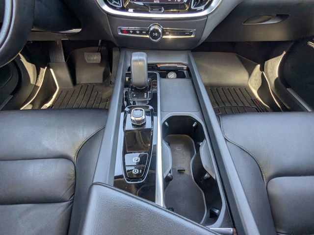 Used 2022 Volvo S60 B5 Momentum image 19