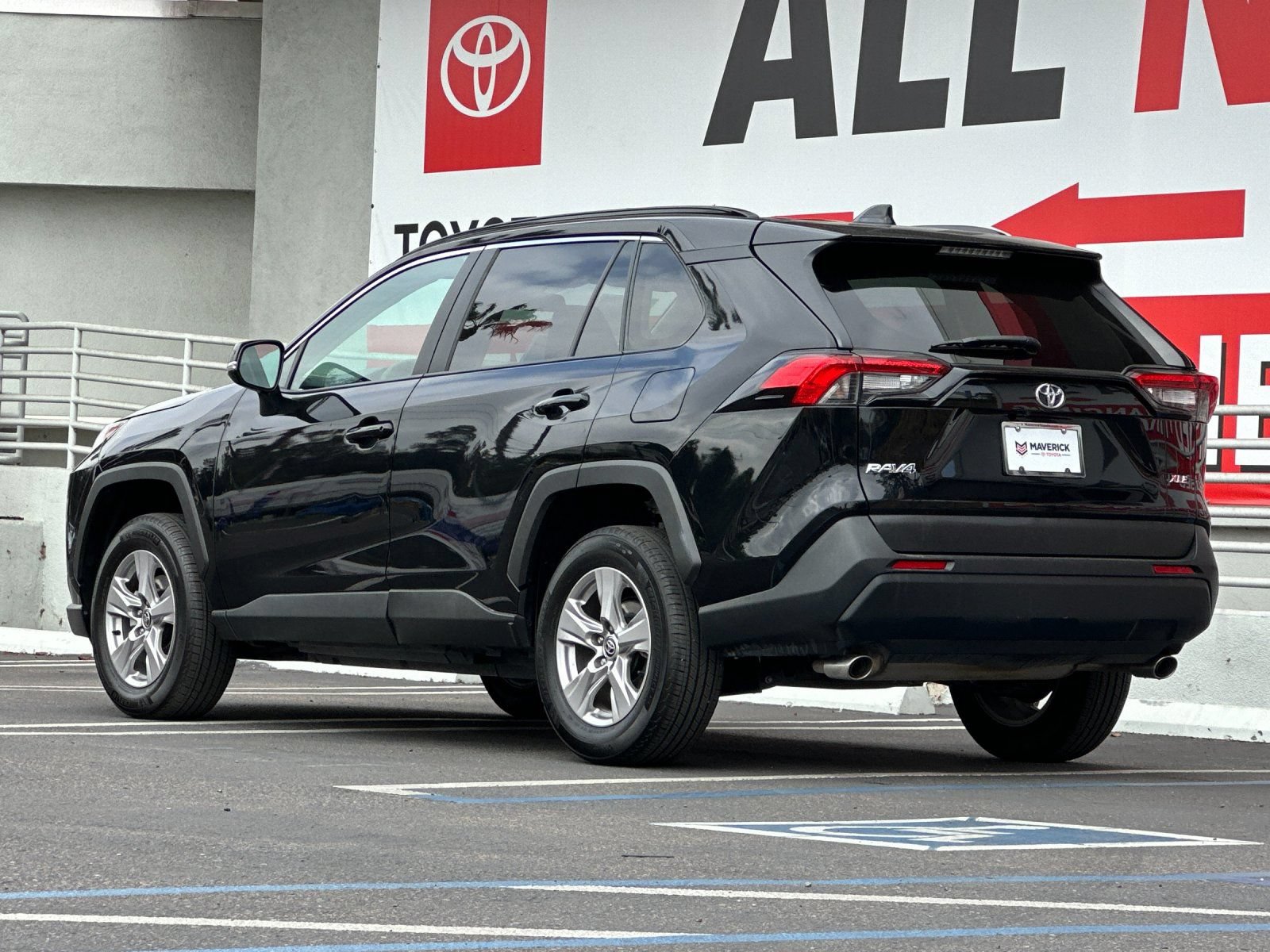 Used 2025 Toyota RAV4 XLE FWD image 3
