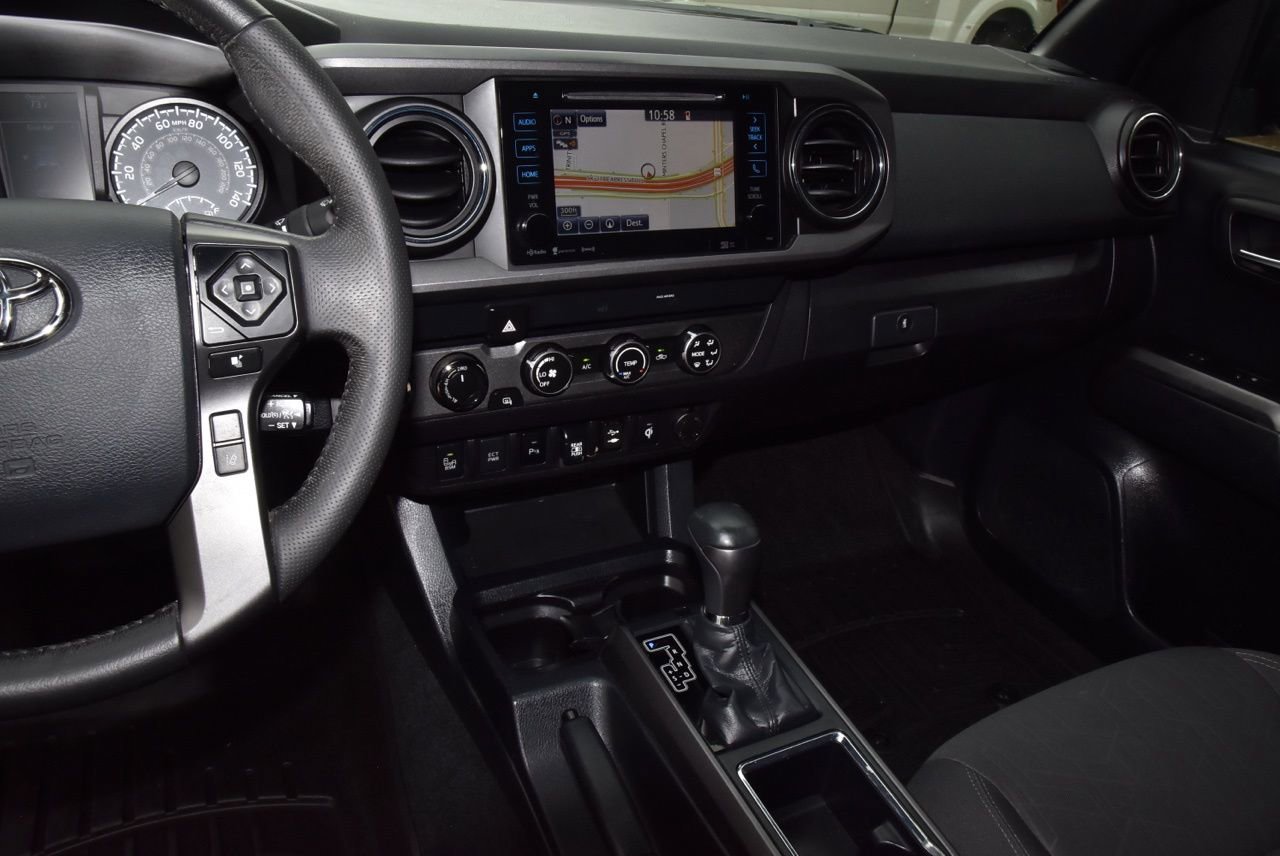 Used 2019 Toyota Tacoma TRD Sport w/ Technology Package image 25