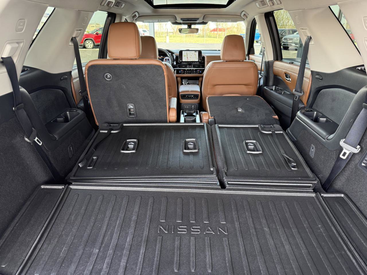 Used 2025 Nissan Pathfinder Platinum AWD/4WD image 48