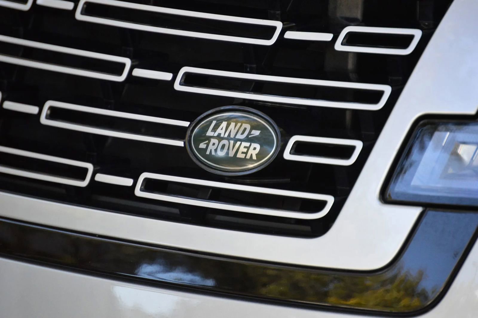 Used 2023 Land Rover Range Rover Autobiography AWD/4WD image 4