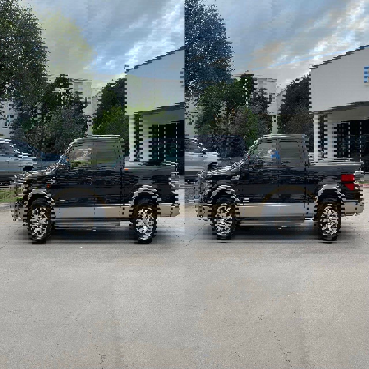 Used 2014 Ford F150 King Ranch w/ King Ranch Luxury Package RWD image 3