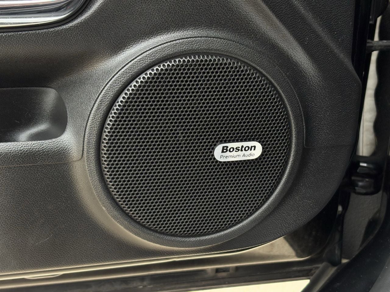 Used 2013 Chevrolet Camaro SS RWD image 23