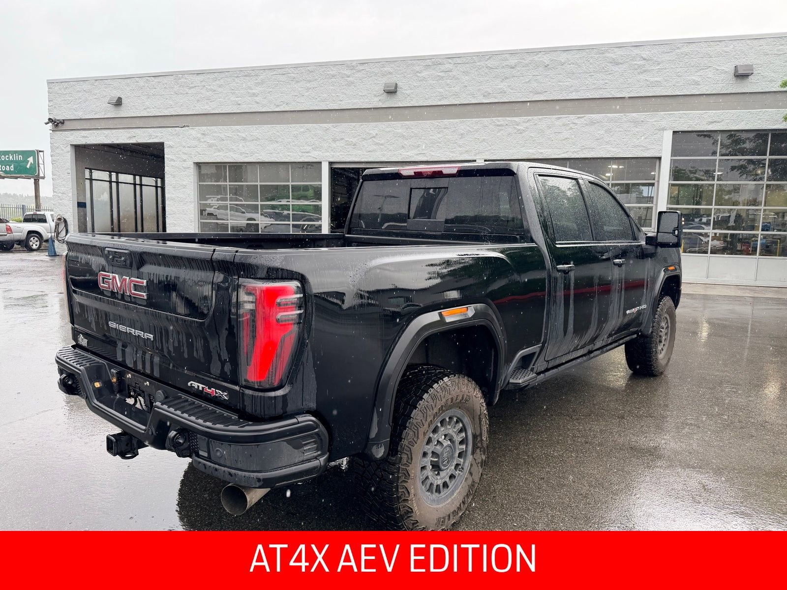 Used 2025 GMC Sierra 2500 AT4X w/ AT4X AEV Edition image 6