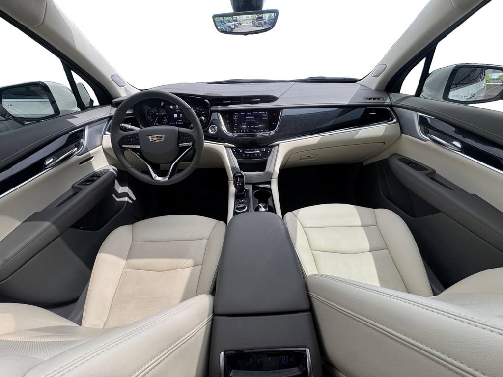 Used 2024 Cadillac XT6 Premium Luxury w/ Technology Package FWD image 12