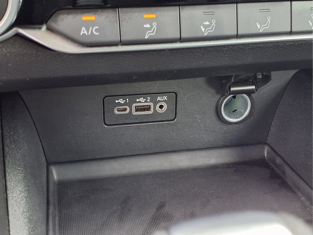 Used 2025 Nissan Altima 2.5 SV FWD image 13
