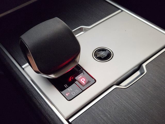 New 2025 Land Rover Range Rover SE image 18