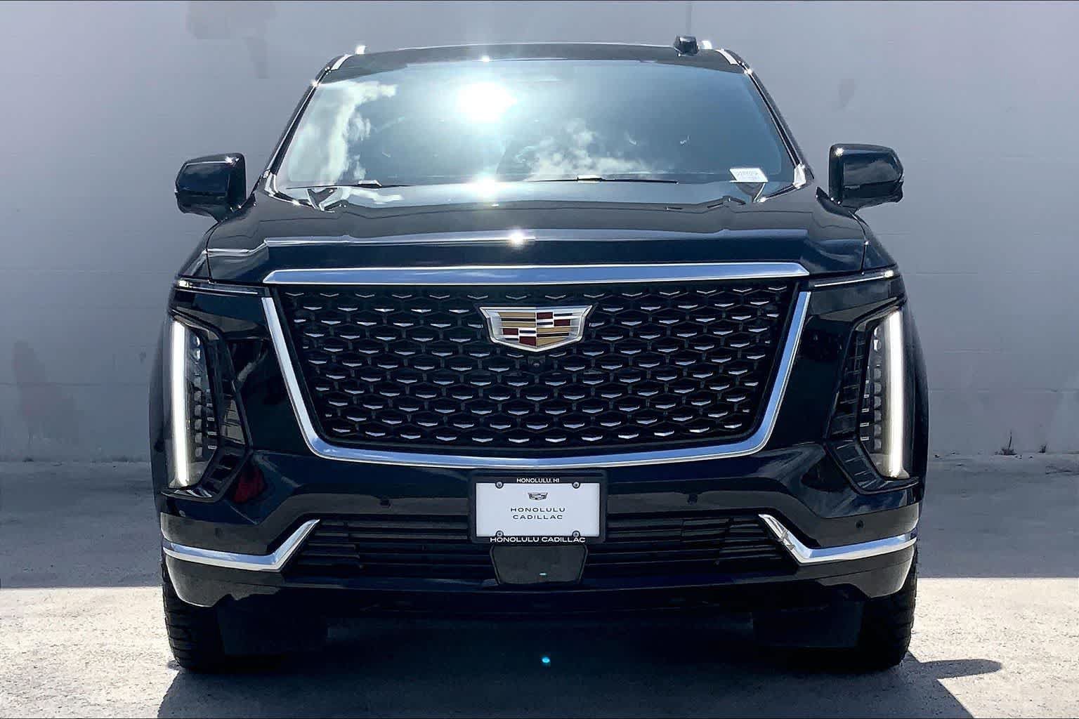 Used 2025 Cadillac Escalade Premium Luxury AWD/4WD image 6