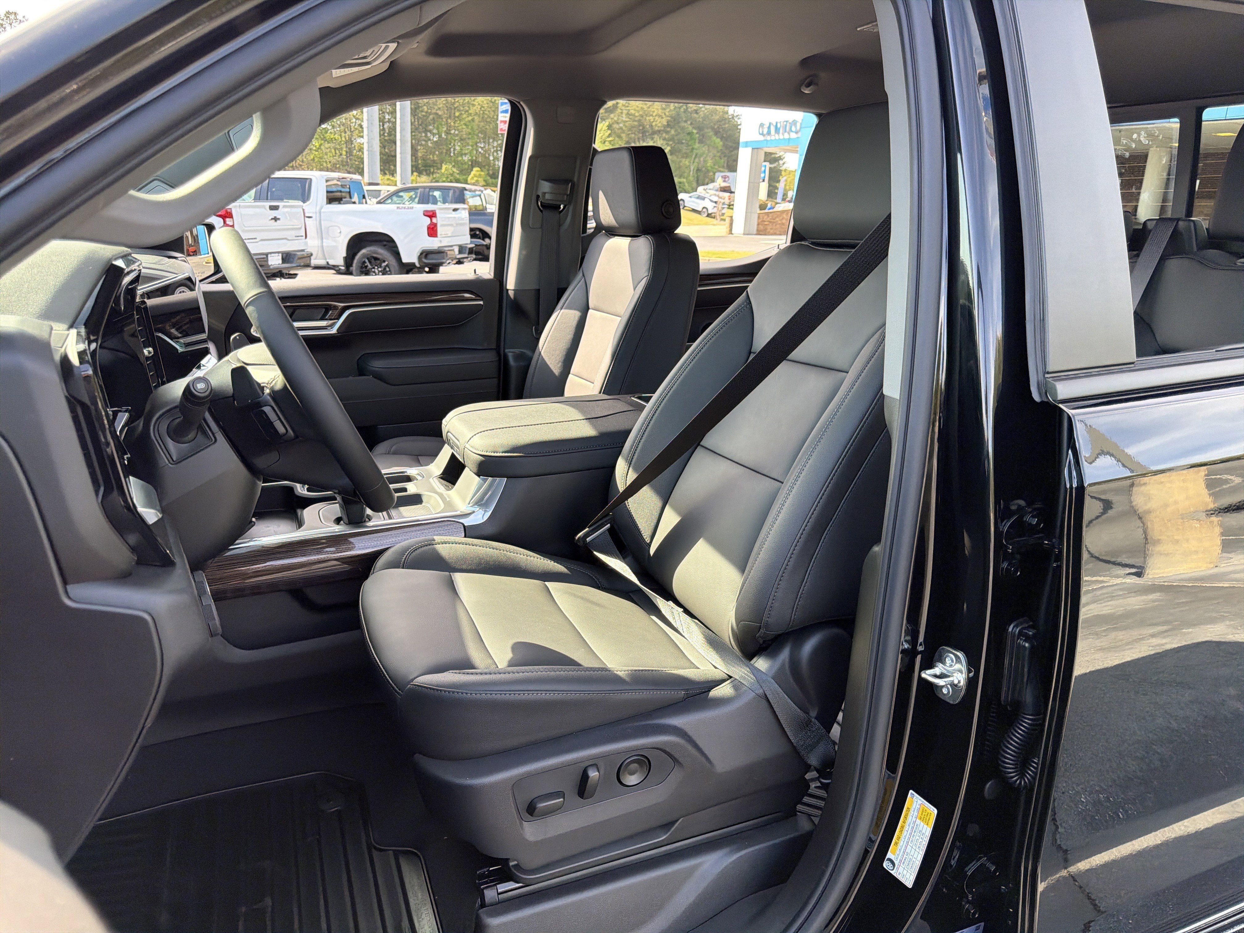 New 2026 Chevrolet Silverado 1500 LT w/ Z71 Off-Road Package AWD/4WD image 9
