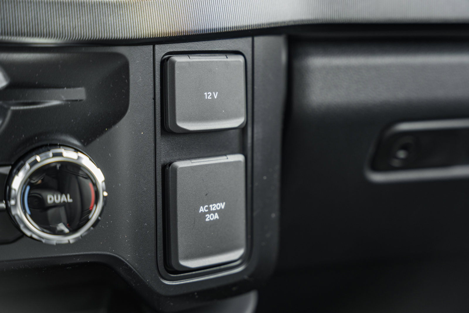 New 2026 Ford F250 Platinum w/ Tremor Off-Road Package image 32