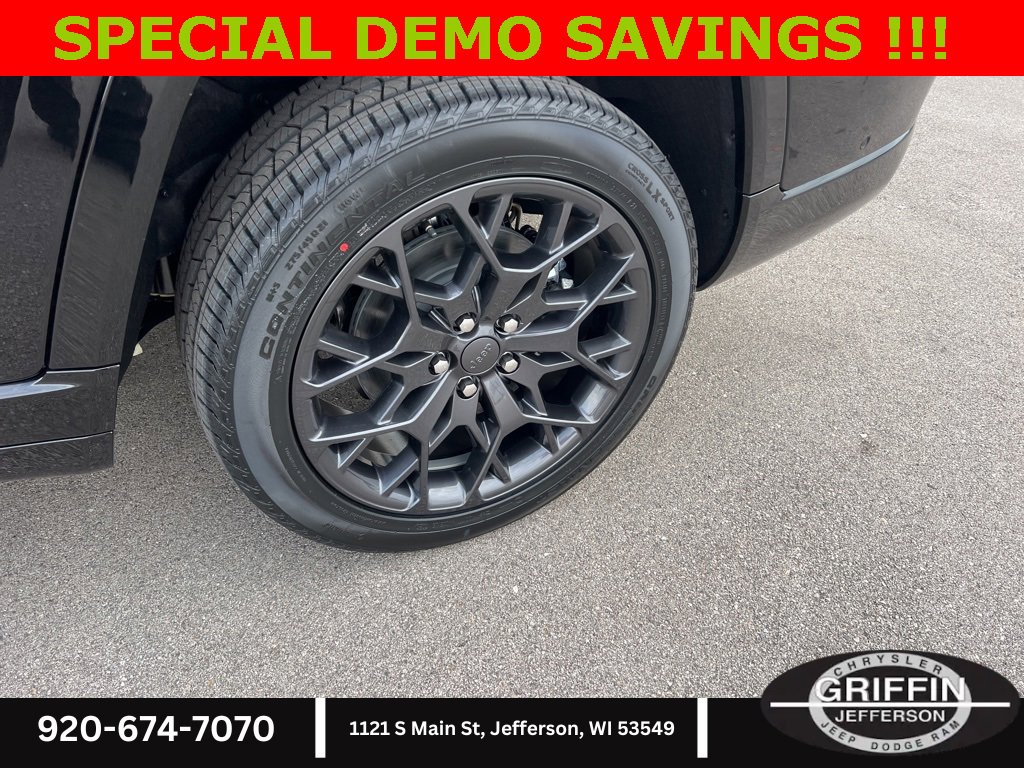 New 2025 Jeep Grand Cherokee L Summit w/ Obsidian Package image 16