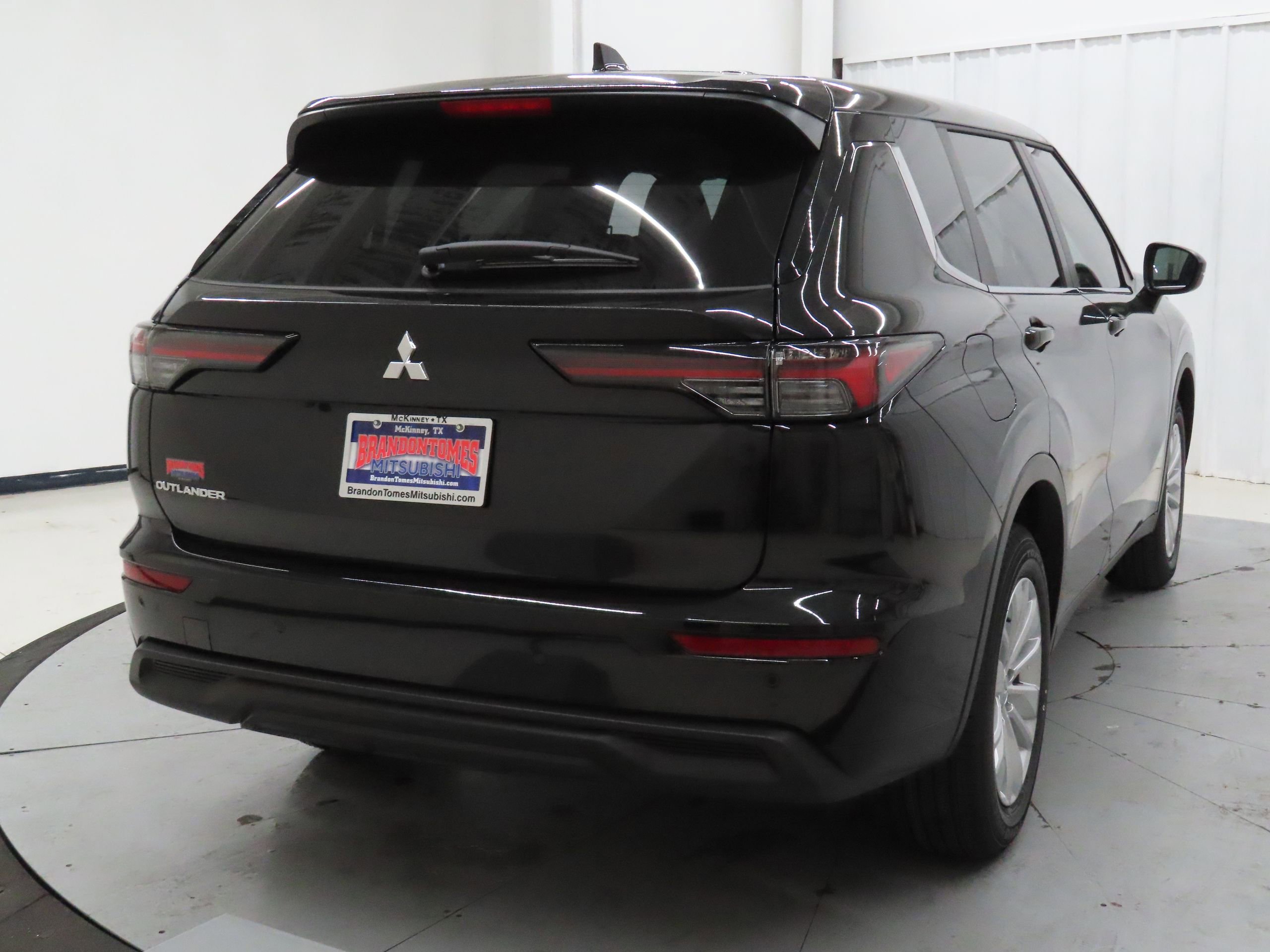 New 2026 Mitsubishi Outlander ES image 3