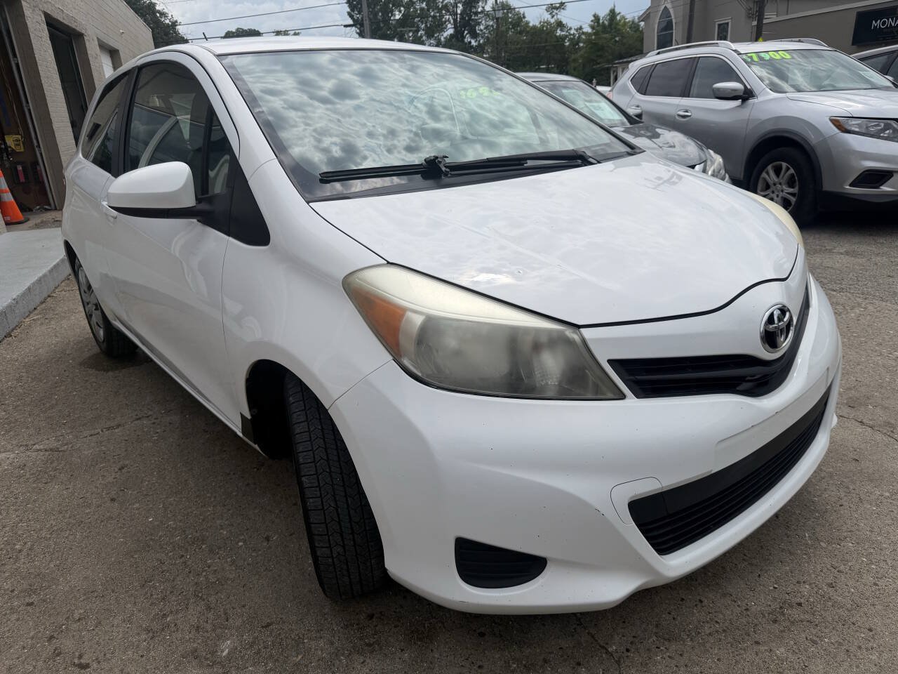 Used 2012 Toyota Yaris L FWD image 6