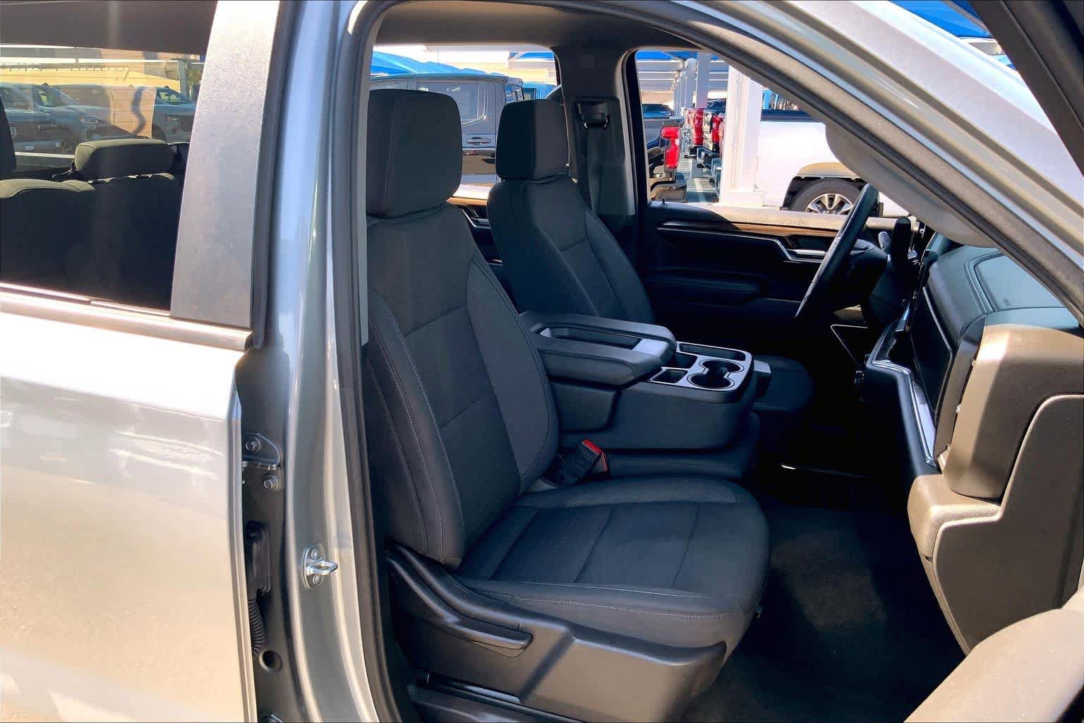 Used 2024 Chevrolet Silverado 1500 LT AWD/4WD image 9