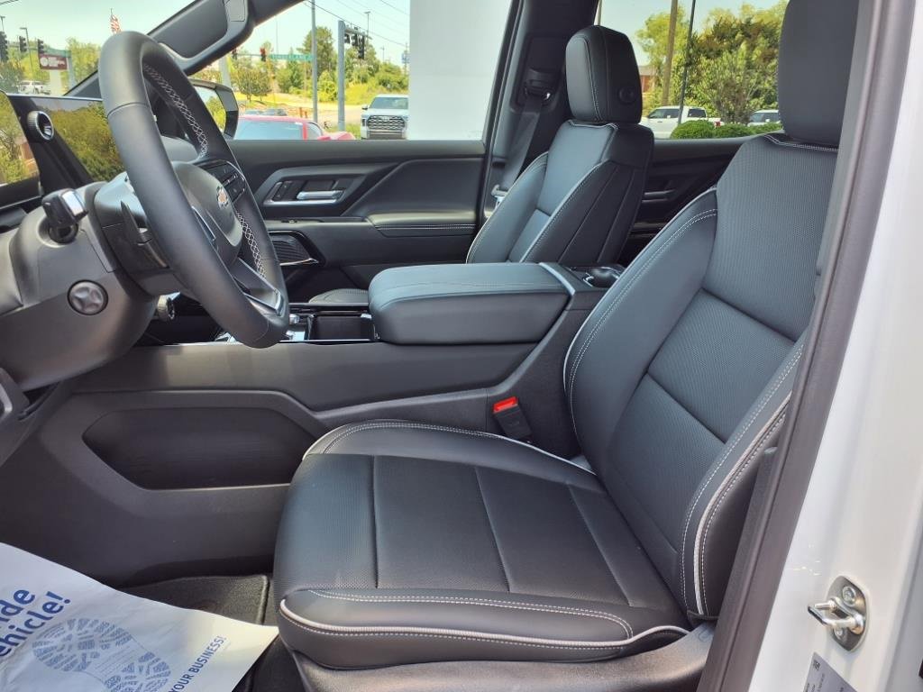New 2025 Chevrolet Silverado EV LT image 40