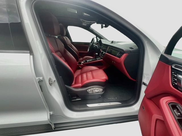 Certified 2023 Porsche Macan S AWD/4WD image 42