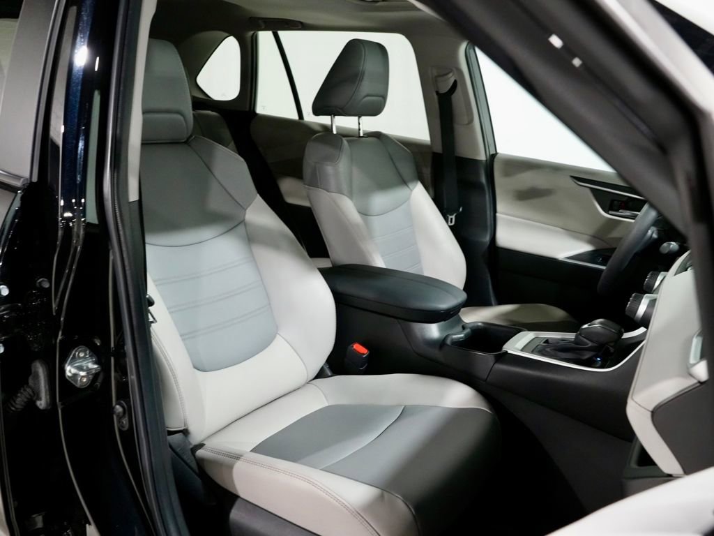 Used 2022 Toyota RAV4 XLE Premium image 25