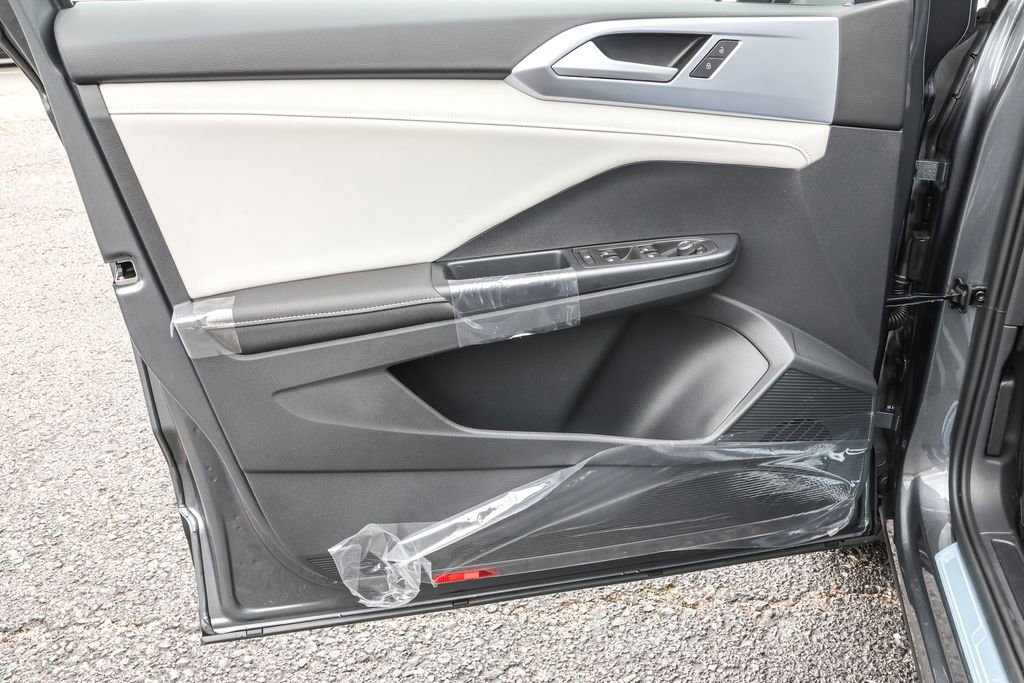 Used 2025 Volkswagen Taos SE image 24