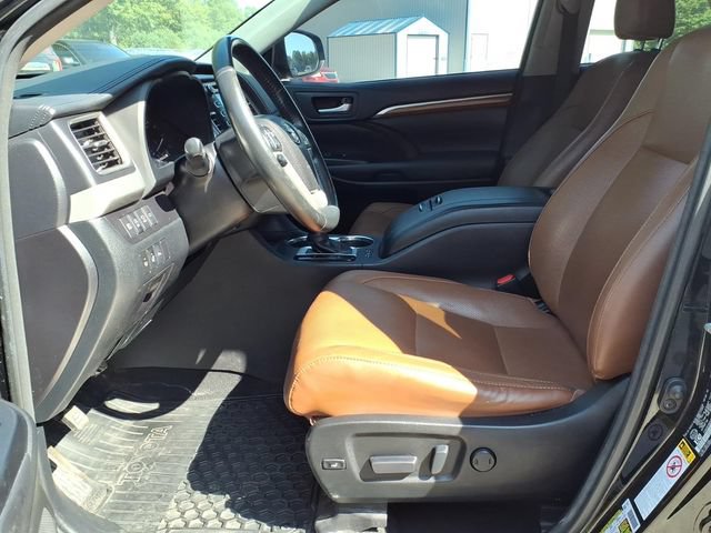 Used 2017 Toyota Highlander Limited Platinum AWD/4WD image 31