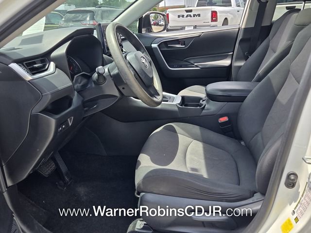 Used 2019 Toyota RAV4 XLE FWD image 5