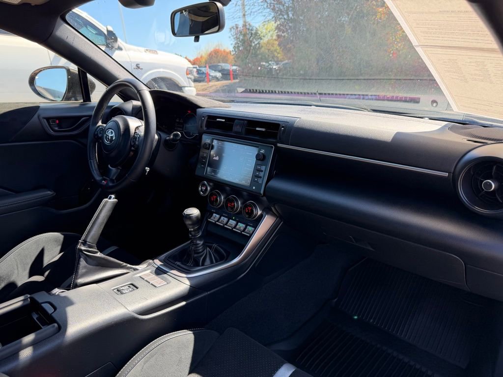 Used 2024 Toyota GR86 Premium RWD image 30