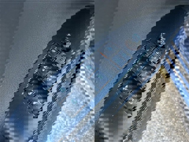 Used 2020 Toyota Camry SE image 16