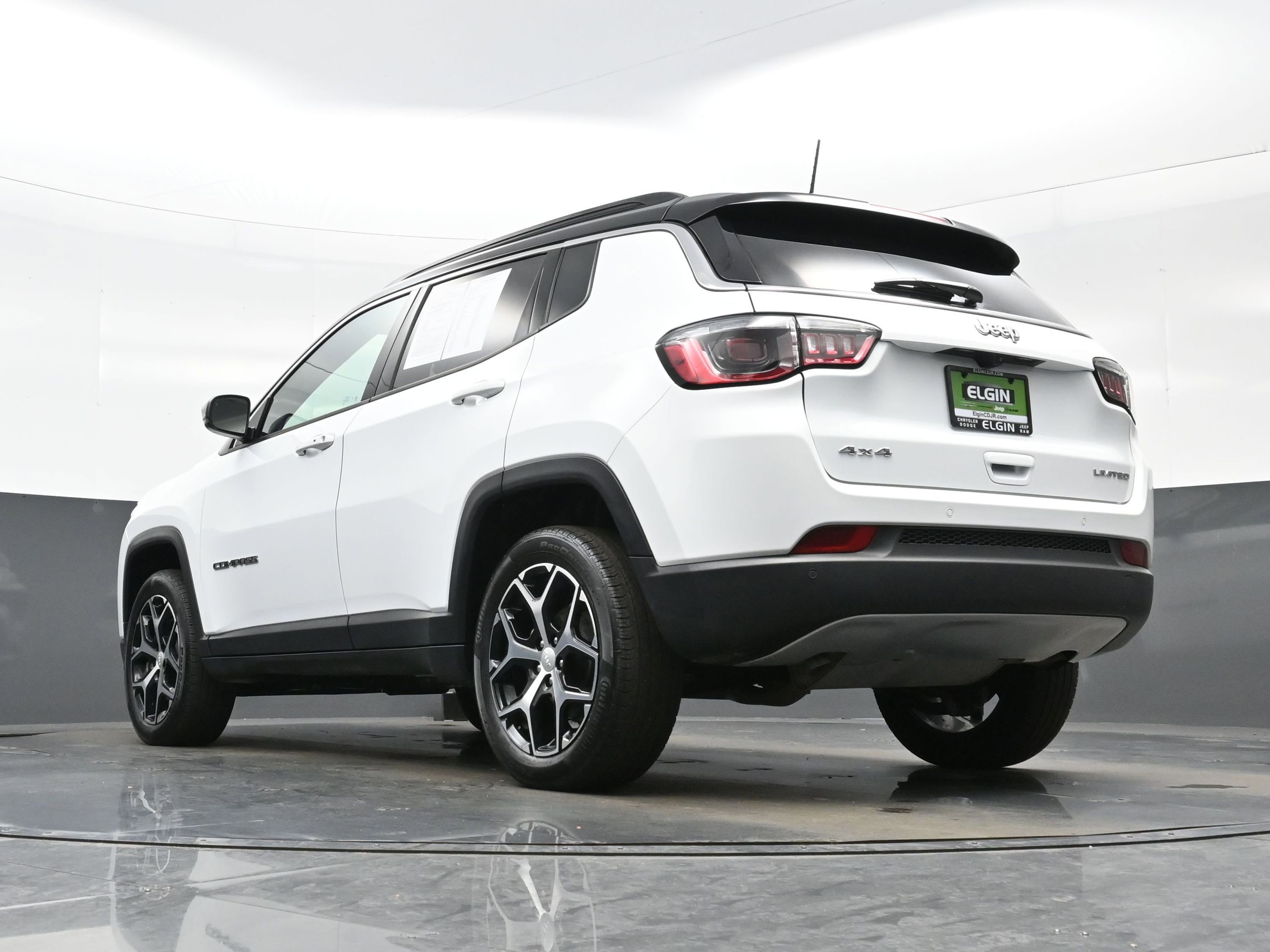 Used 2024 Jeep Compass Limited image 27