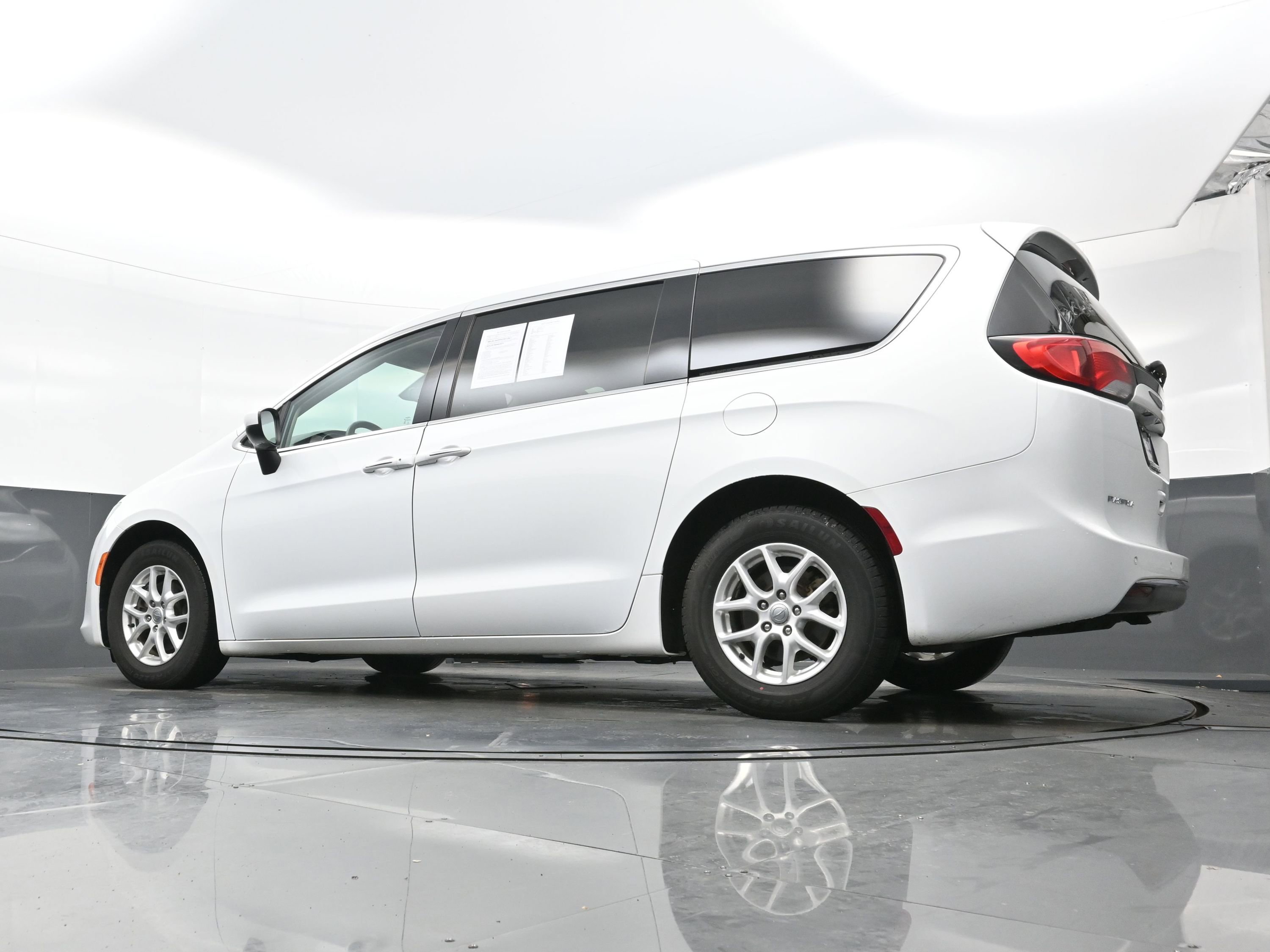 Used 2017 Chrysler Pacifica Touring Plus image 29