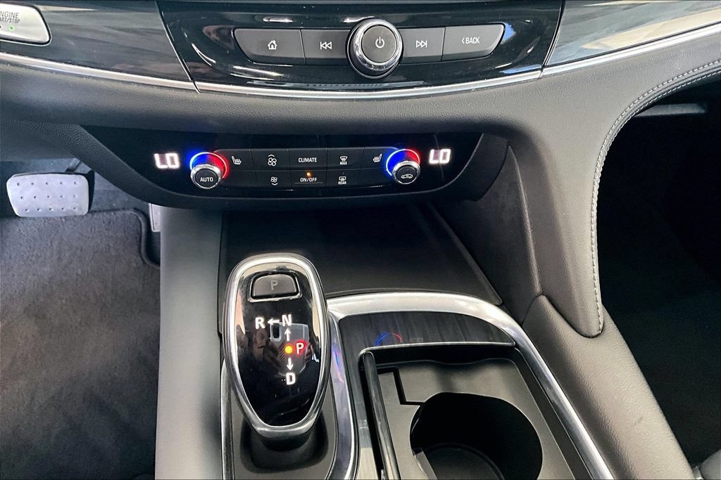 Used 2018 Buick Enclave Essence AWD/4WD image 11