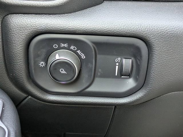 Used 2024 RAM 2500 Tradesman w/ Chrome Appearance Group image 26