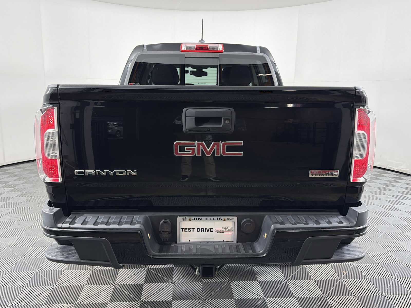 Used 2016 GMC Canyon SLE w/ All Terrain Package image 5