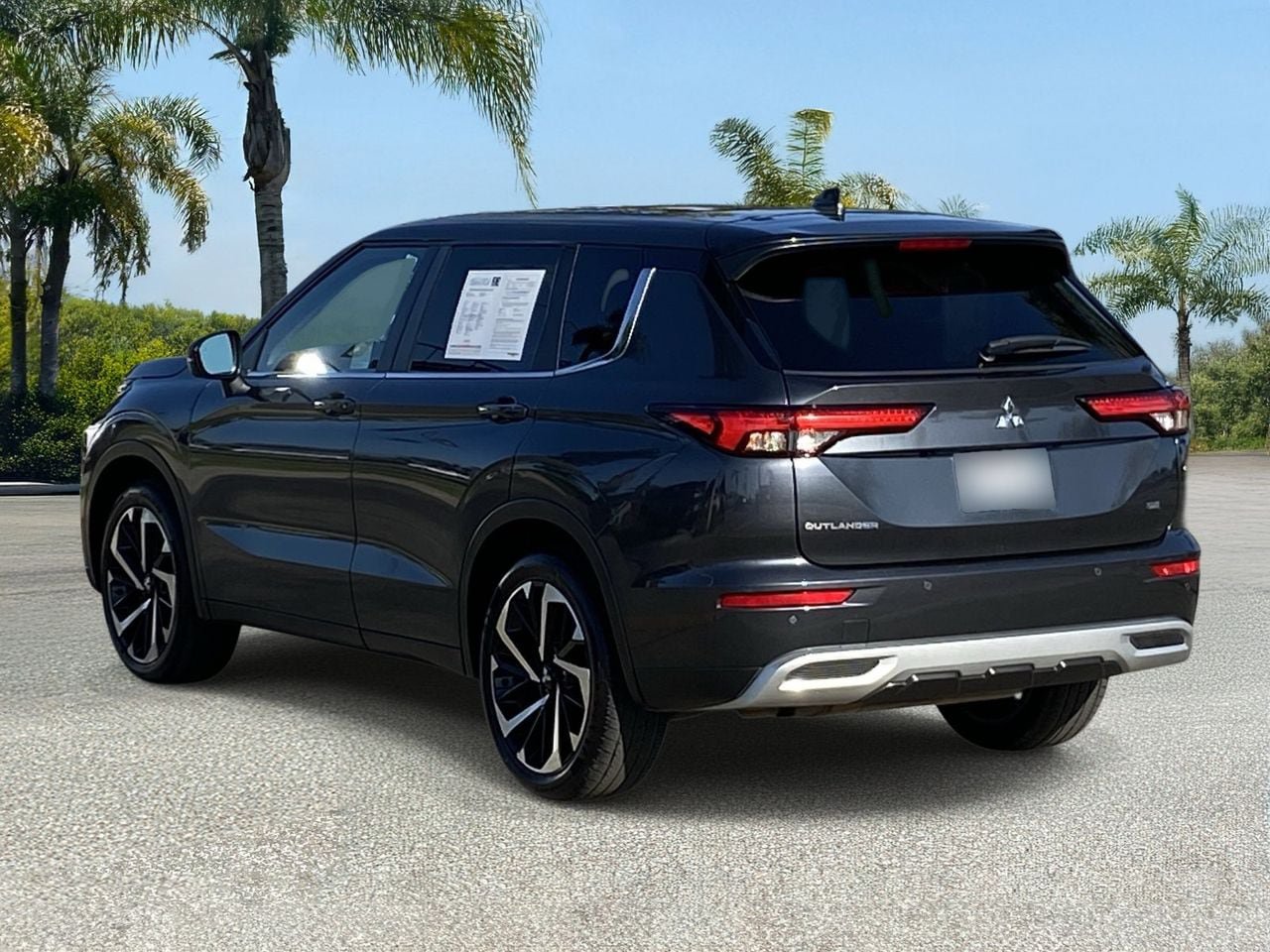 Used 2024 Mitsubishi Outlander SE FWD image 3