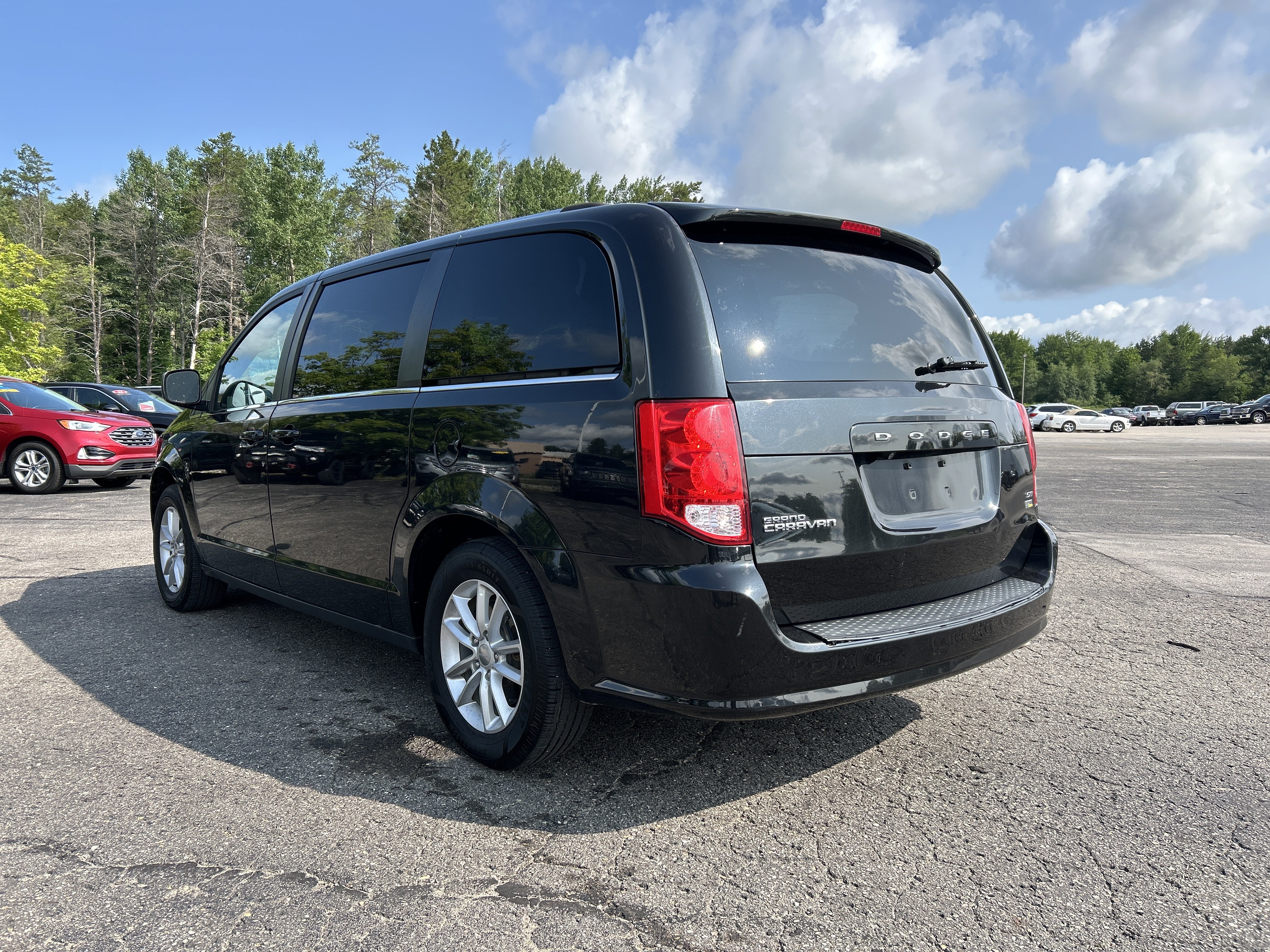 Used 2019 Dodge Grand Caravan SXT FWD image 5