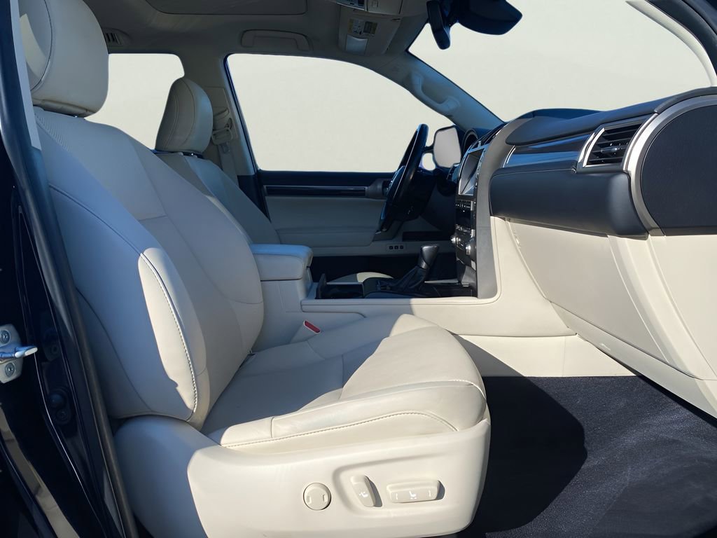 Used 2020 Lexus GX 460 Premium w/ Premium Package image 19