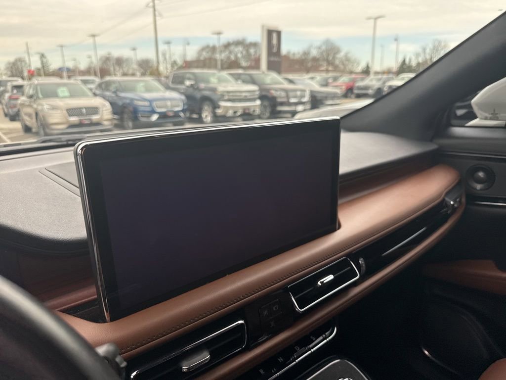 Used 2023 Lincoln Nautilus Reserve image 7