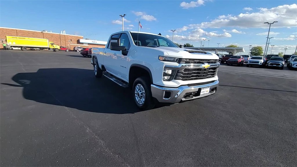 Used 2024 Chevrolet Silverado 2500 LT image 2