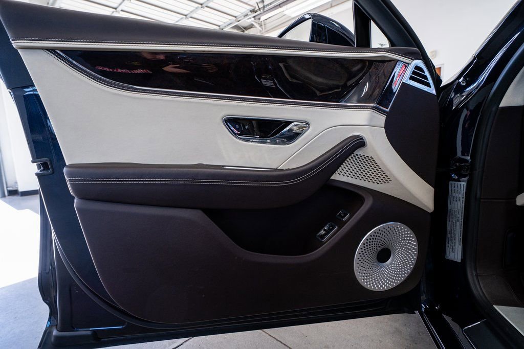 Used 2020 Bentley Flying Spur W12 image 30