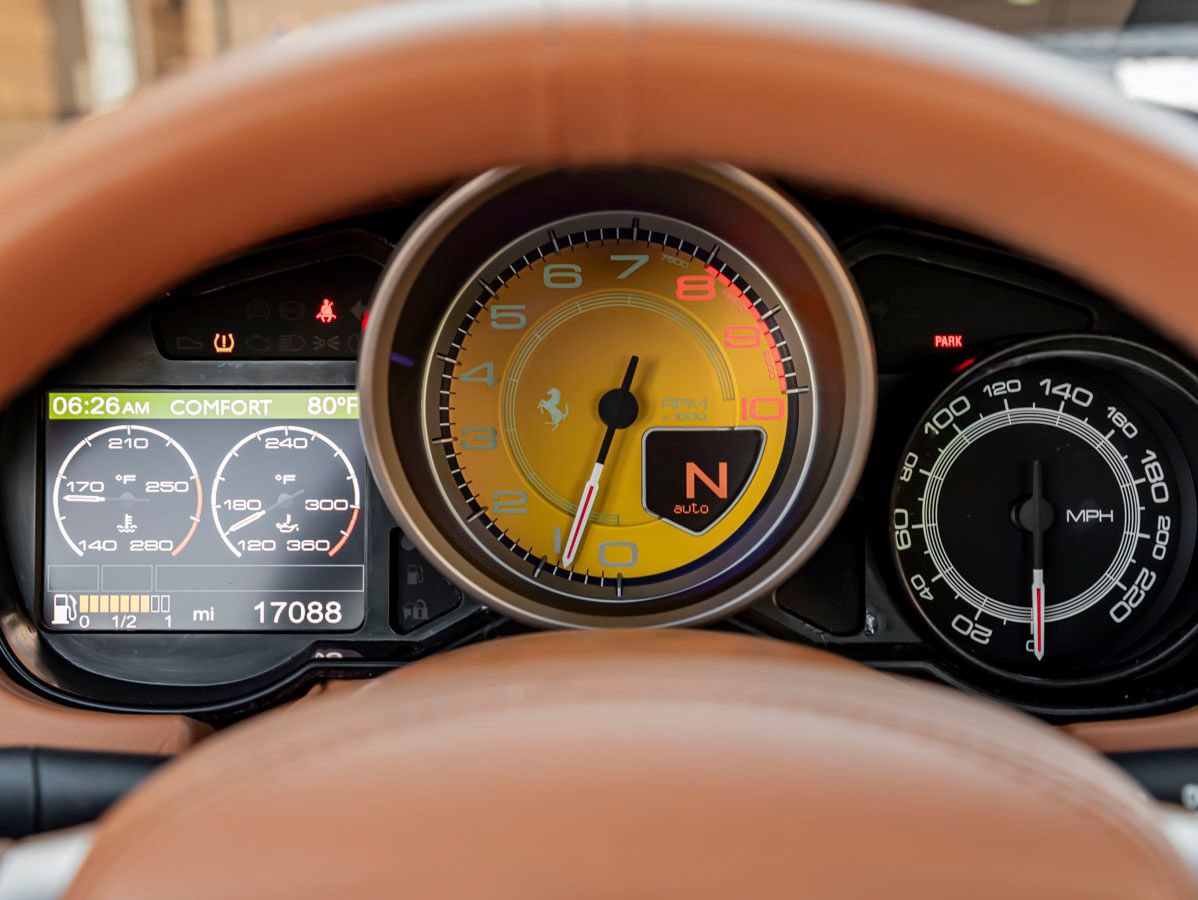 Used 2010 Ferrari California RWD image 21
