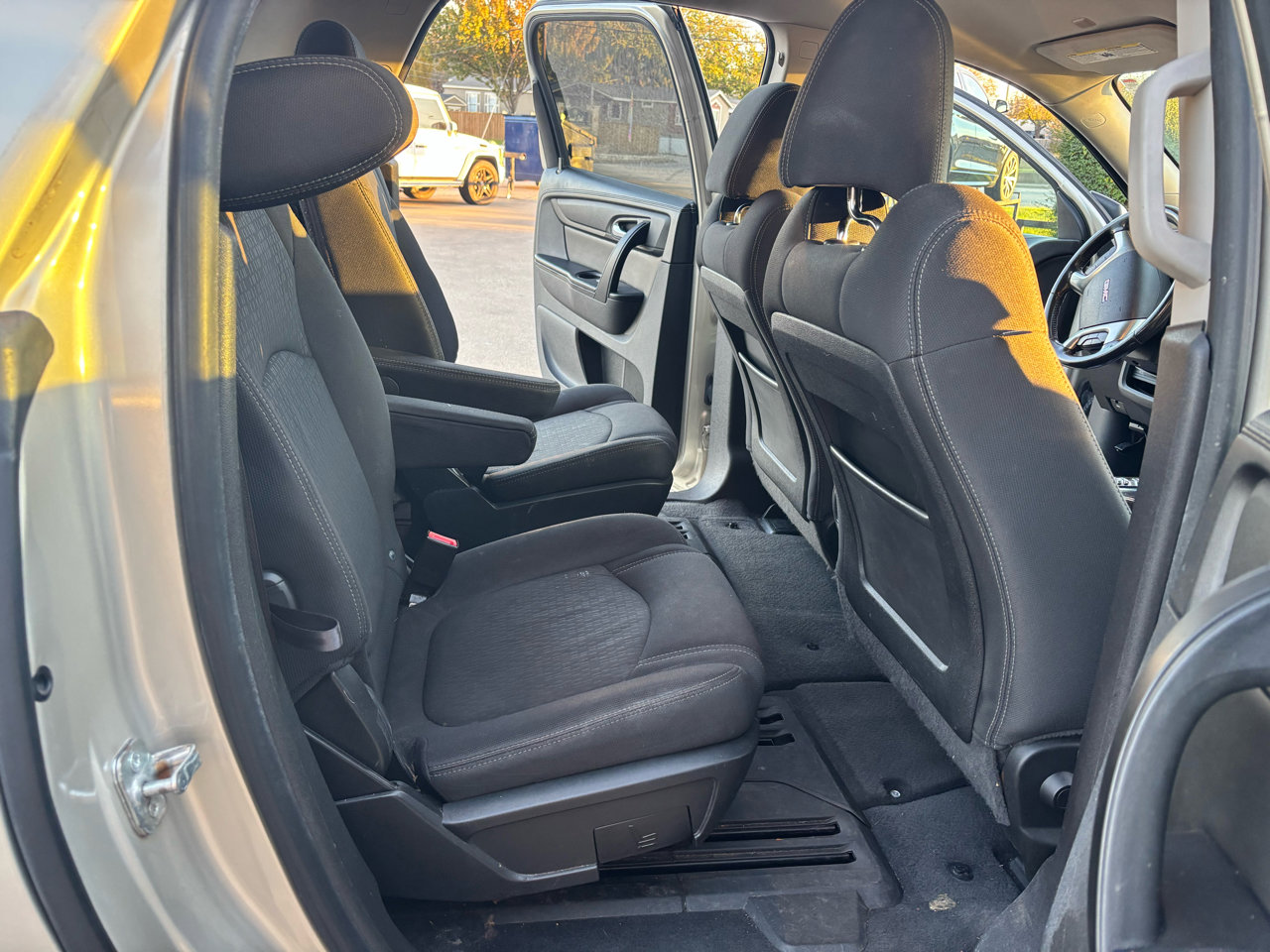 Used 2013 GMC Acadia SLE image 13