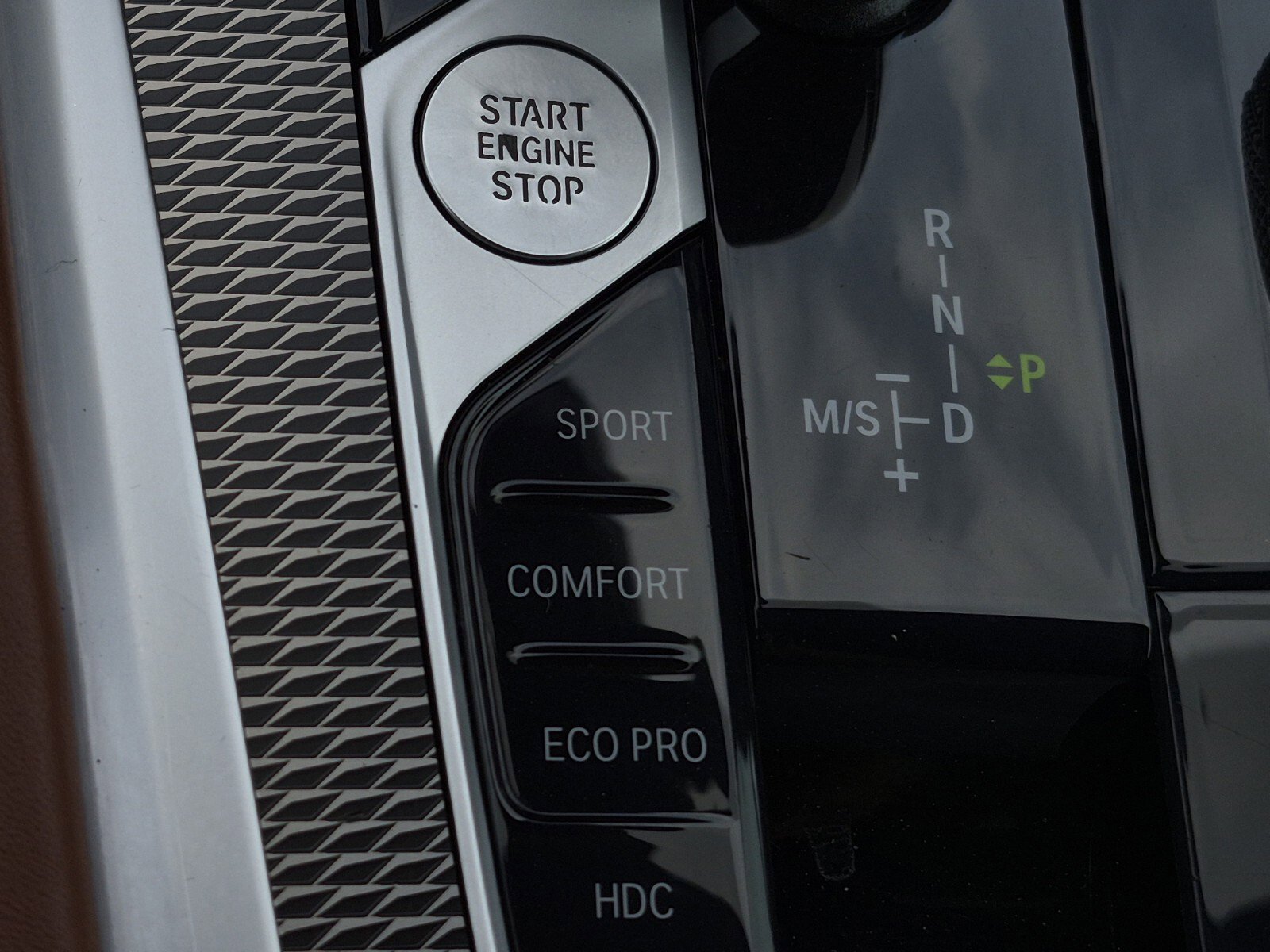 Used 2022 BMW X6 xDrive40i w/ M Sport Package image 33