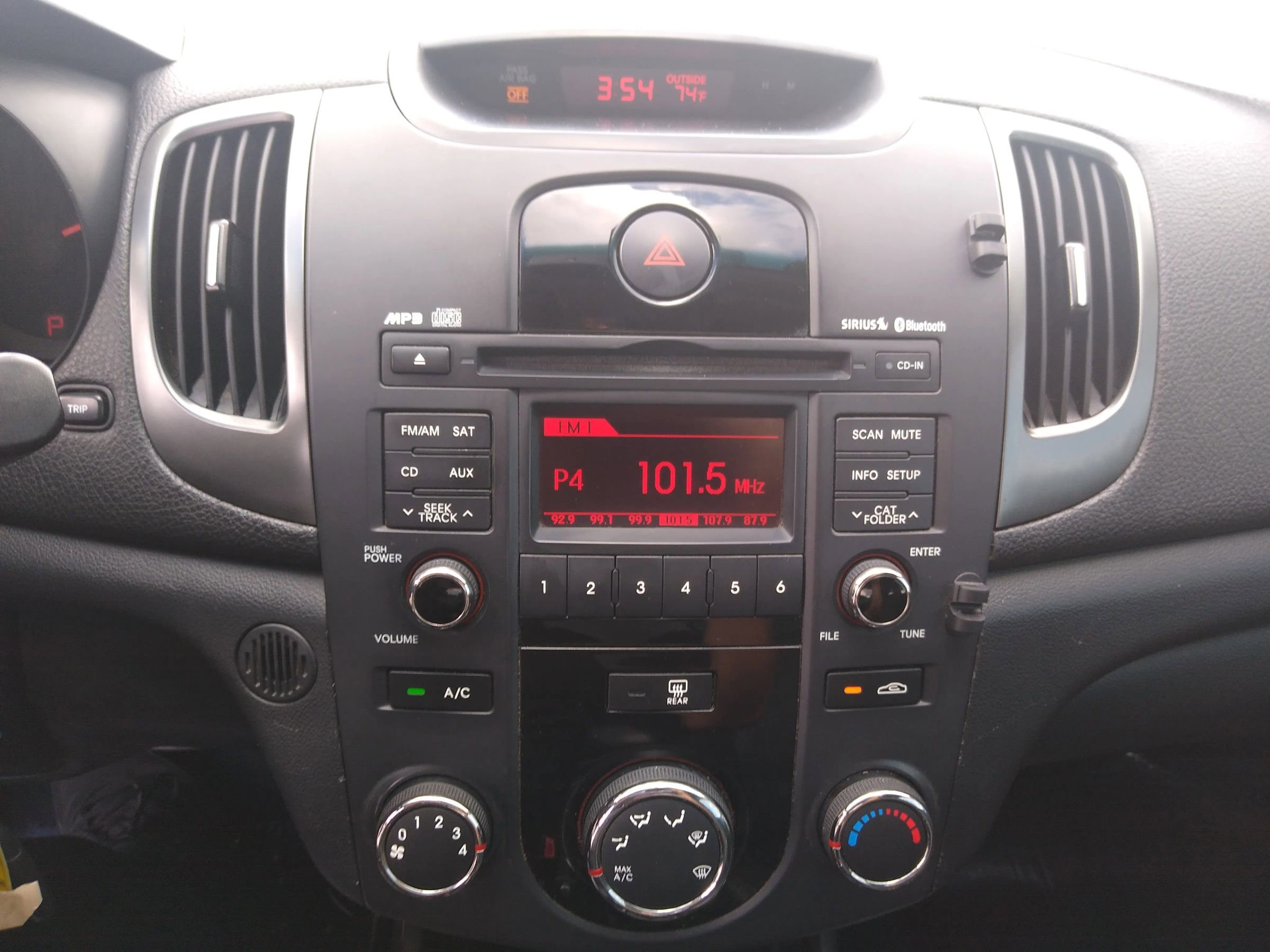 Used 2012 Kia Forte Koup SX w/ Leather Pkg image 18