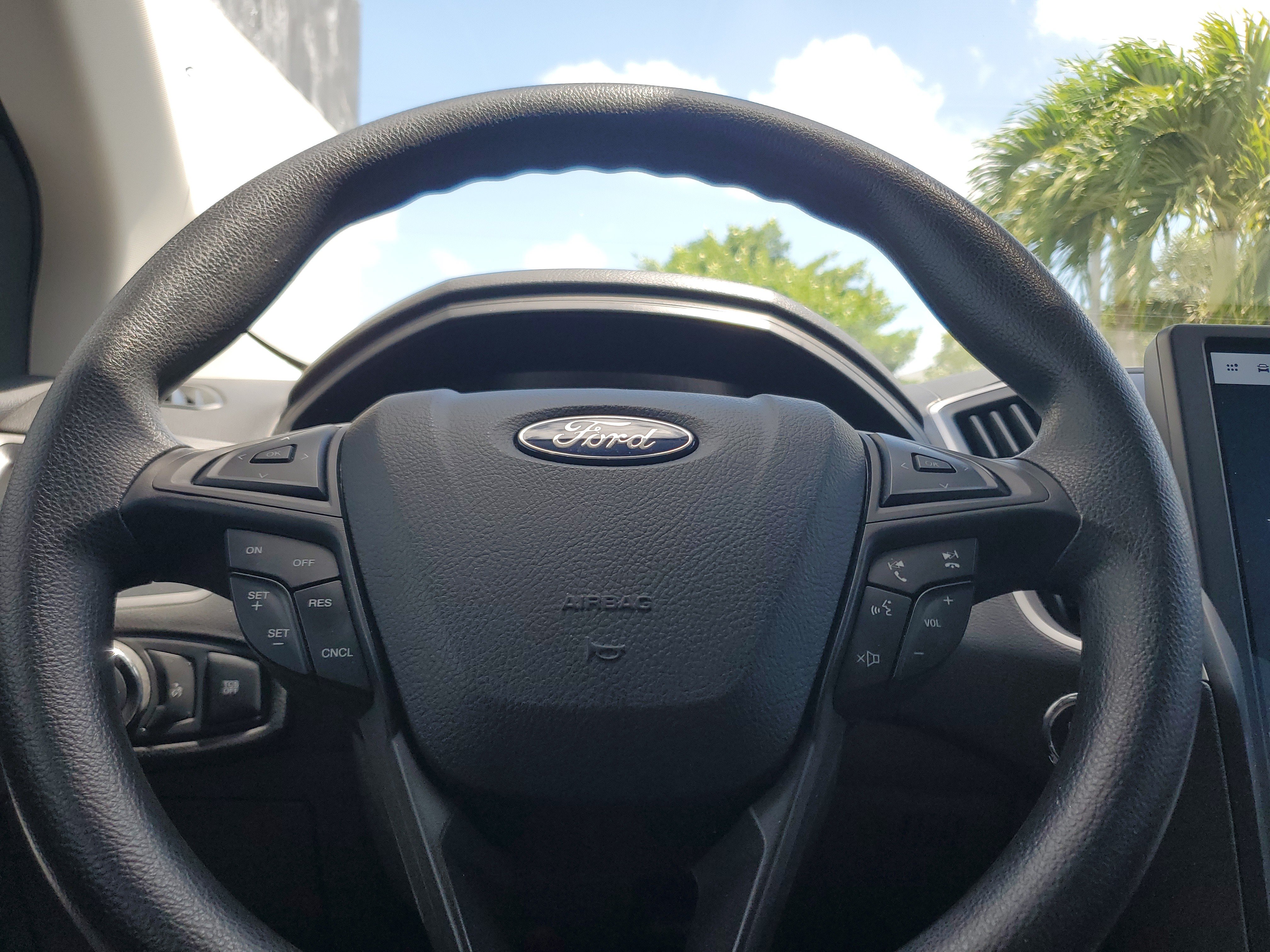Used 2022 Ford Edge SE w/ Black Appearance Package AWD/4WD image 9